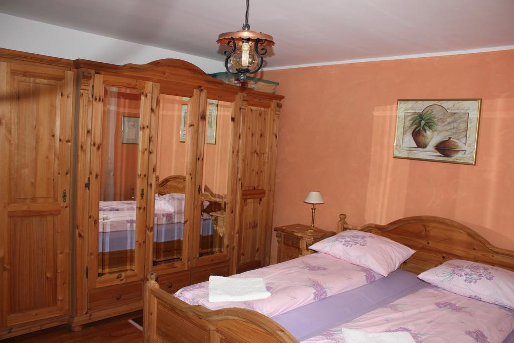 Pensiunea Casa Noastra Baia de Fier Luaran gambar